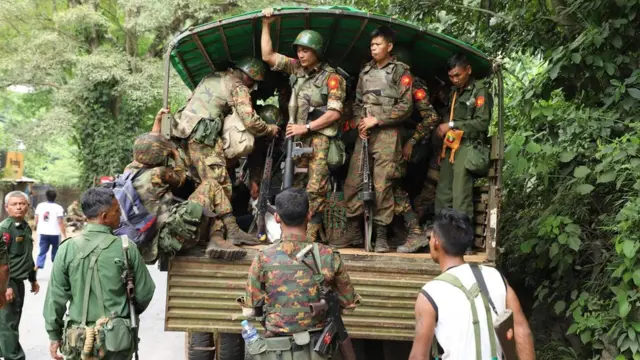 သိန္ဒီမြို့အဝင်ကိုလည်း လုံခြုံရေးအရ ပေးမဝင်ပဲ တင်းကြပ်ထား