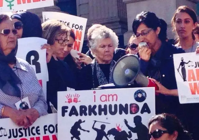 حبیبه عسکر در تظاهرات زنان در استرالیا برای دادخواهی قتل فرخنده که در روزهای پایانی سال ۱۳۹۳ در کابل کشته شد