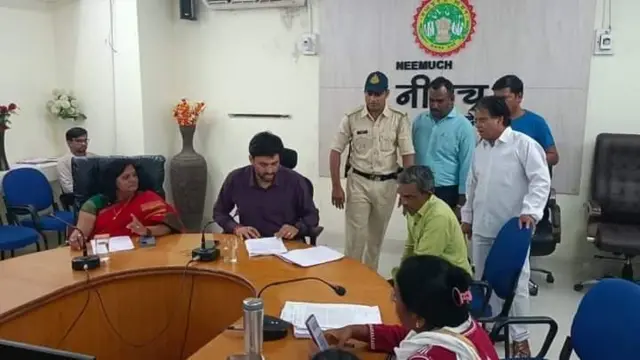 కలెక్టర్ కార్యాలయంలో ముఖేశ్