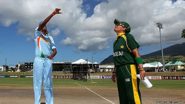 झूलन के साथ सना मीर