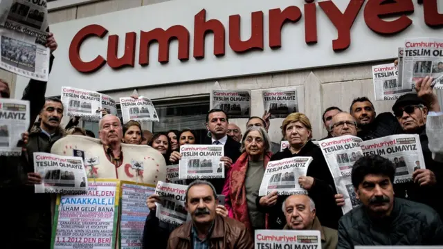 Cumhuriyet gazetesi önü