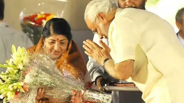 Lata Mangeshkar wit India PM