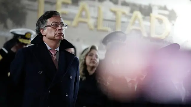 O presidente da Colômbia, Gustavo Petro, participa de uma cerimônia militar para apresentar os novos comandantes das Forças Armadas em Bogotá, em 29 de dezembro de 2025.