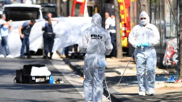 รถพุ่งชนป้ายรถเมล์