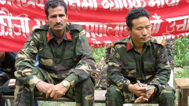 वर्षमान पुनका साथ नेता अग्नि सापकोटा