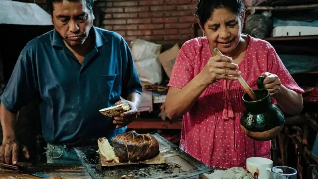 Реєс і дружина