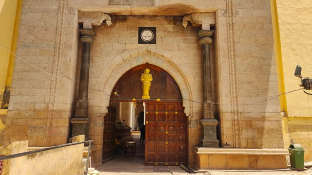 மதுரை, திருமலை நாயக்கர் அரண்மனை, நாயக்க மன்னர், வரலாறு, திருச்சி