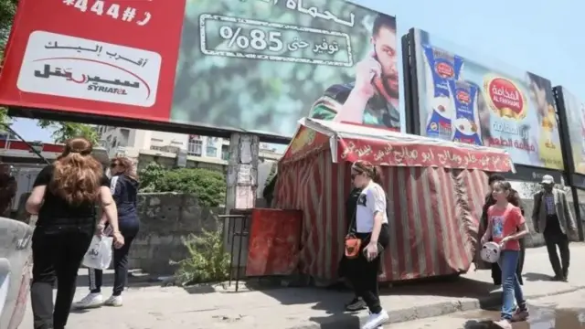 Суриядаги кўчадаги чодир дўкон