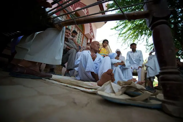 ভারতের নানা রাজ্যেই গ্রামীণ স্তরে সালিশি সভা ডাকার প্রচলন রয়েছে, যদিও তার সাংবিধানিক বৈধতা নেই - প্রতীকী চিত্র