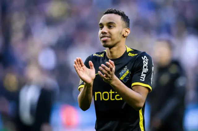 143 goor ayuu u saftay kooxdiisii hore