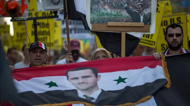 ประชาชนในสหรัฐฯ ออกมาเดินขบวนในหลายเมืองเพื่อต่อต้านการตัดสินใจของปธน.ทรัมป์เรื่องการโจมตีซีเรีย