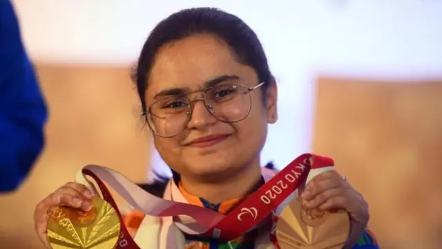 અવની લેખરા ત્રણ પૅરાલિમ્પિક મેડલ જીતનારાં પ્રથમ ભારતીય મહિલા ઍથ્લીટ છે