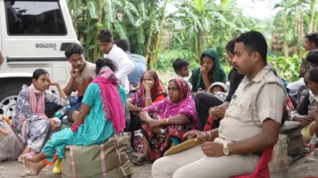 নথি যাচাইয়ের পর বাংলাদেশে ফেরার জন্য অপেক্ষা করতে দেখা গেছে অনেককে