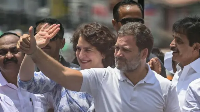 प्रियंका और राहुल गांधी 