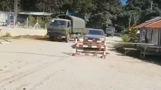 နမ့်တစ်ကနေ ဟိုပန် ကို ဝင်လာတဲ့ ဝ တပ်ဖွဲ့ ယာဉ်တန်း