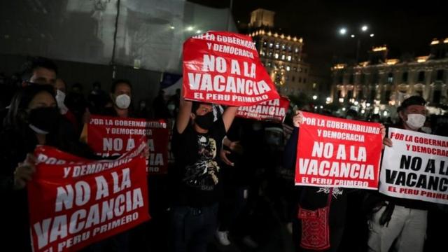 Protestas en Lima contra la vacancia de Vizcarra.