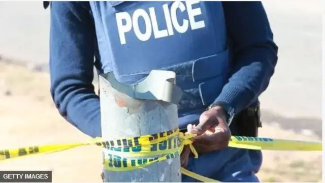 Àwòrán ọlọ́pàá to ń so okùn dí ibi tí ìṣẹ̀lẹ̀ náà ti wáyé