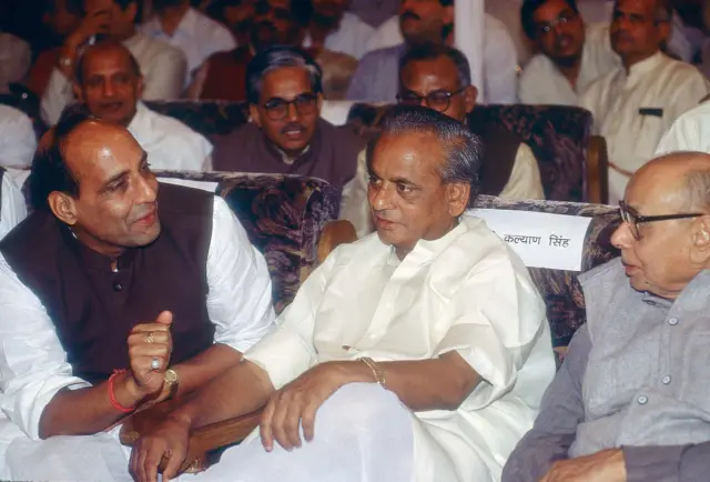 উত্তরপ্রদেশের বিজেপির শীর্ষ নেতারা নিজেদের মধ্যে আলোচনারত। ১৯৯৯