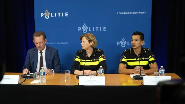 Hollanda polisi gelişmeyi bir basın toplantısıyla duyurdu