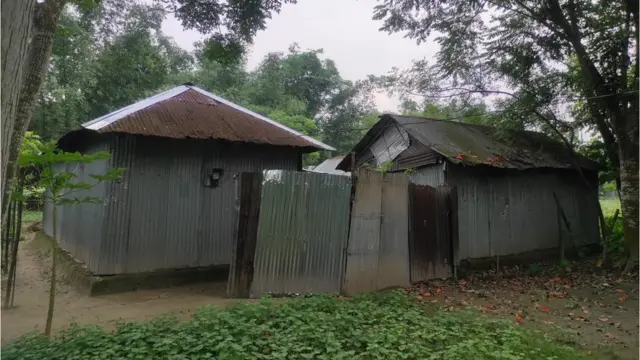 বাড়ি