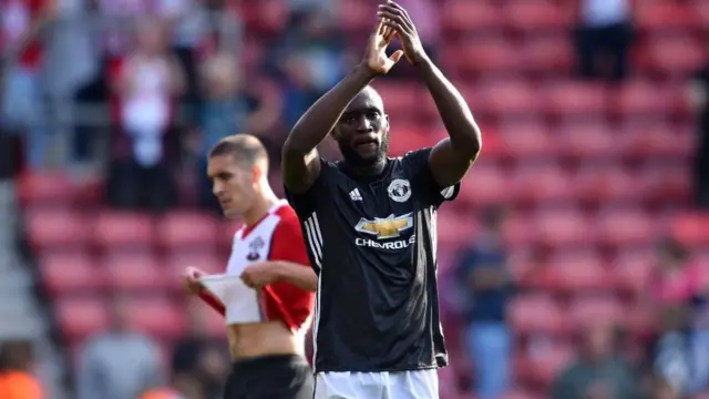 В кричалці футболіста хвалять, але один з рядків присвячений розміру його дітородного органу