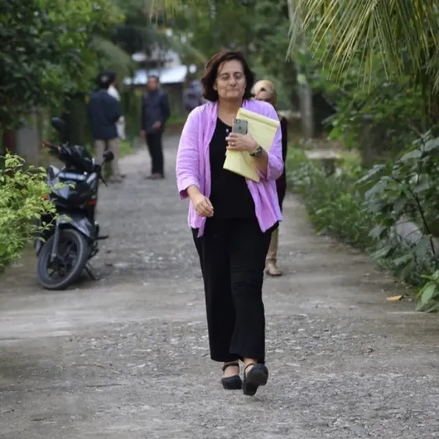 Agnieszka Fryszman, kuasa hukum penduduk desa di Aceh.