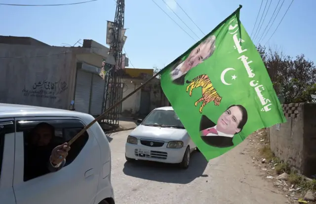 पीएमएल-एन का एक समर्थक