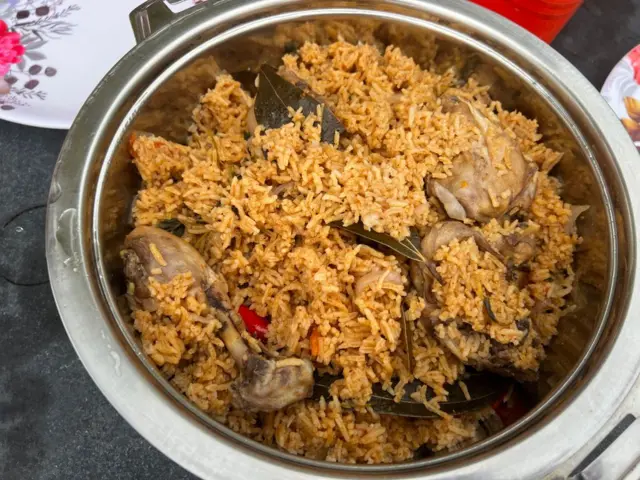 'அரசுப் பள்ளிகளில் சிக்கன் பிரியாணி வழங்குவதால் சிக்கல் தீர்ந்துவிடாது' – கல்வியாளர்கள் விமர்சிப்பது ஏன்?