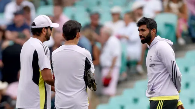 बाएं से दाएं- रोहित शर्मा, गौतम गंभीर और जसप्रीत बुमराह