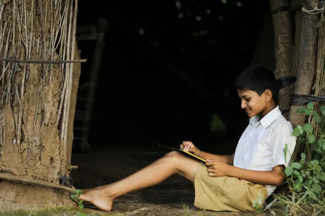 मराठी शाळा लोप पावत असल्याचा मुद्दा नेहमी चर्चेत असतो.