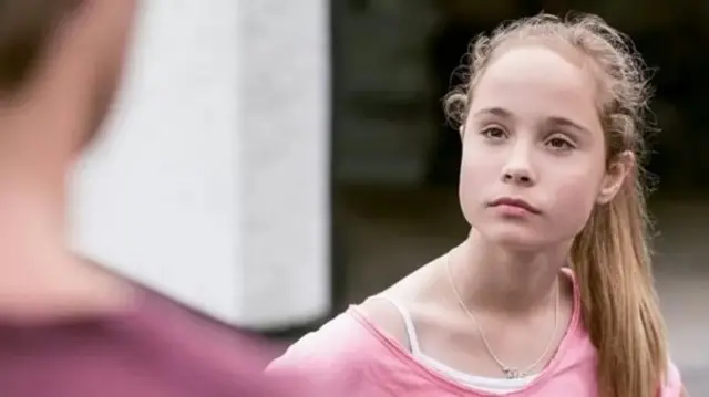 Порно: жас медбике науқасқа минет жасап береді Үлкен жамбастары бар әйелдермен порно