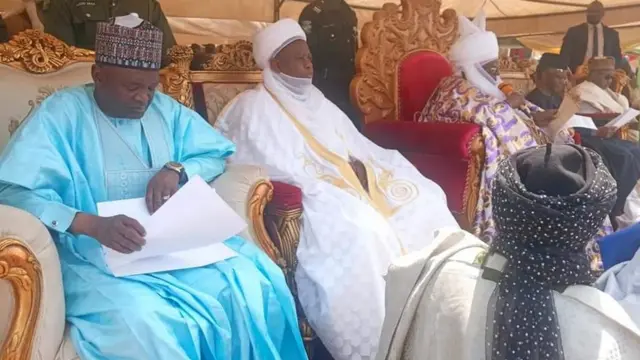 Hagu zuwa dama: Ministan Muhalli Dr Mohammad Mahmoud, Sarkin Musulmi Alhaji Muhammad Sa'ad Abubakar III, Sarkin Zazzau Alhaji Shehu Idris