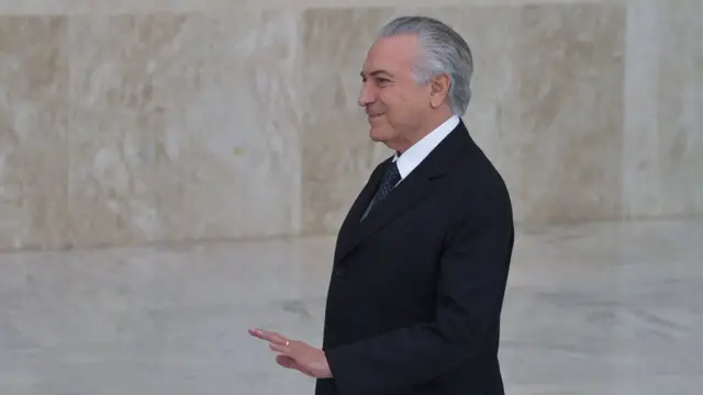 O presidente interino Michel Temer recebe,jogada da sorte esporte betcerimônia no Palácio do Planalto, credenciaisjogada da sorte esporte betseis embaixadores (25/5/2016)