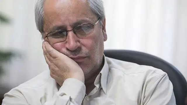 مسعود نیلی از چهره‌های سرشناس جریانی‌ست که مدافع اقتصاد آزاد و رقابتی است