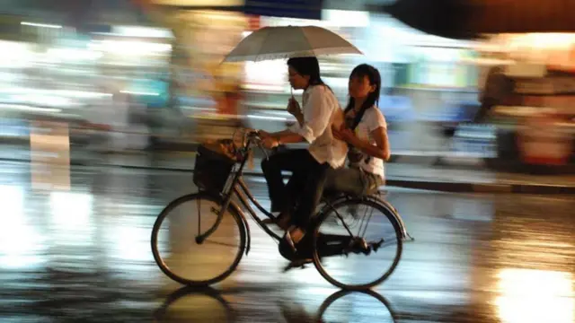 Велосипедисти під дощем