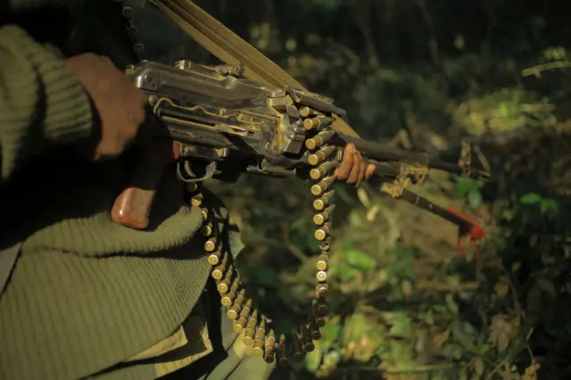 Une patrouille militaire près du Parc National de Virunga