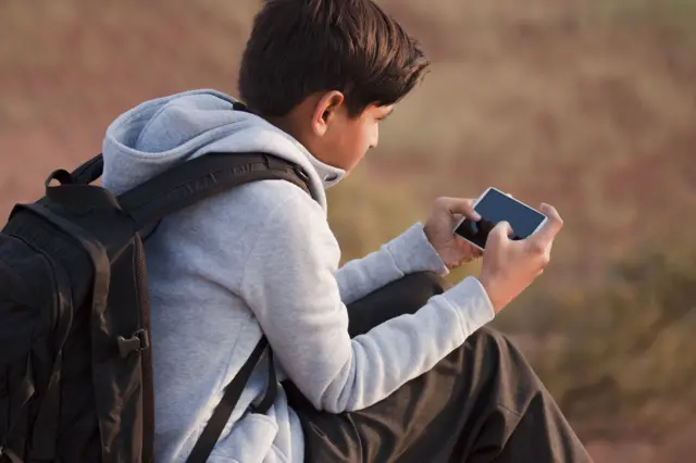 بچوں میں فون کا استعمال 