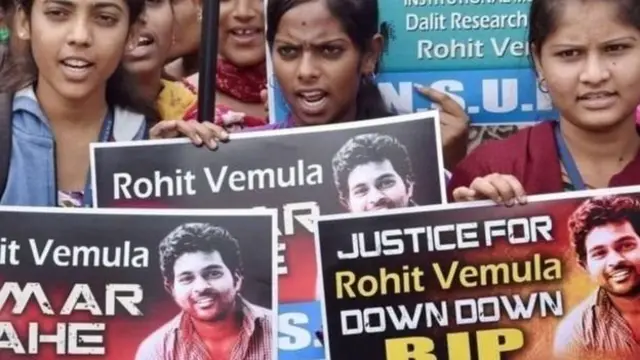 रोहित वेमुला की मौत के बाद प्रदर्शन