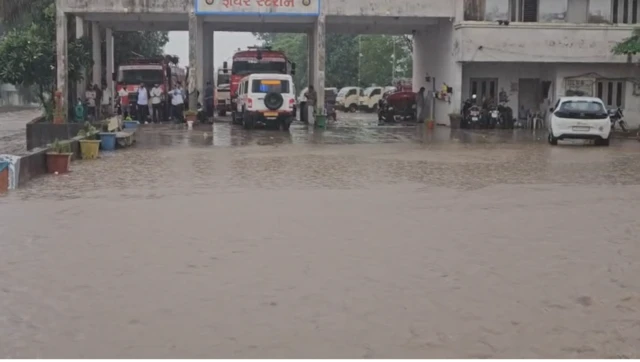 હાલોલ, ભારે વરસાદ, વરસાદી પાણી, બીબીસી હવામાન વિભાગ પ્રમાણે તારીખ 31 ઑગસ્ટથી 2 સપ્ટેમ્બર સુધી રાજ્યમાં ભારે વરસાદ પડી શકે છે. હાલોલ સૌરાષ્ટ્ર કચ્છ દક્ષિણ ગુજરાત