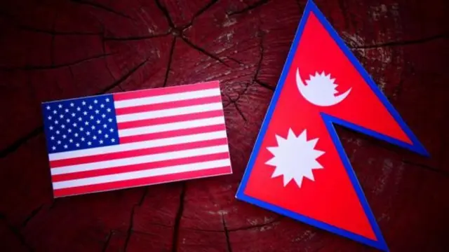 नेपाल र अमेरिकाको झन्डाको साङ्केतिक झन्डा।
