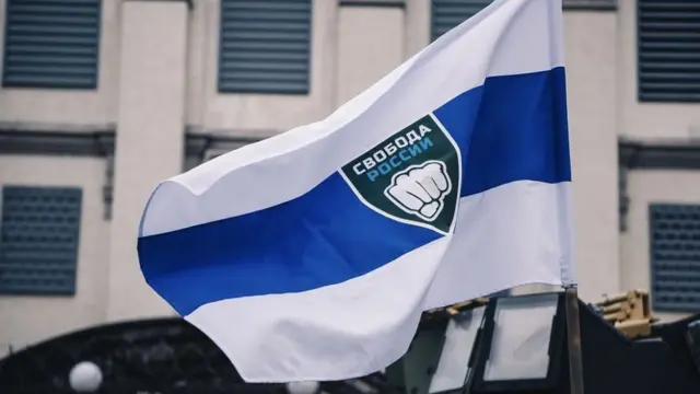 علم المقاتلين الأبيض والأزرق