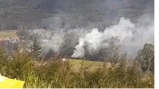 Sejumlah rumah di Kabupaten Puncak, Papua Tengah, terlihat terbakar. 