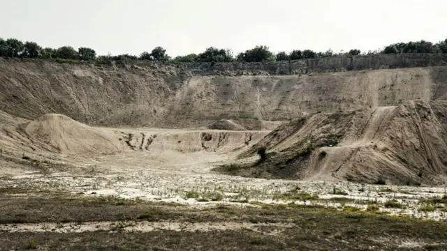 આસપાસની સિમેન્ટ કંપનીઓ તથા નિકાસ માટે લાઇમસ્ટૉન મહત્ત્વપૂર્ણ જણસ (ખાણની પ્રતીકાત્મક તસવીર)