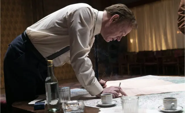 Джаред Гарріс в ролі Валерія Легасова