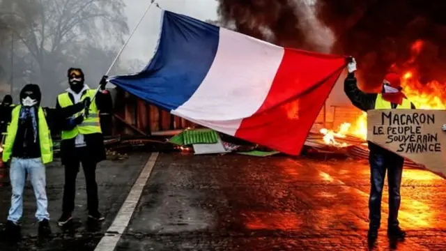 பணிந்தது பிரான்ஸ்