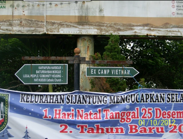 Đường vào trại tị nạn Galang