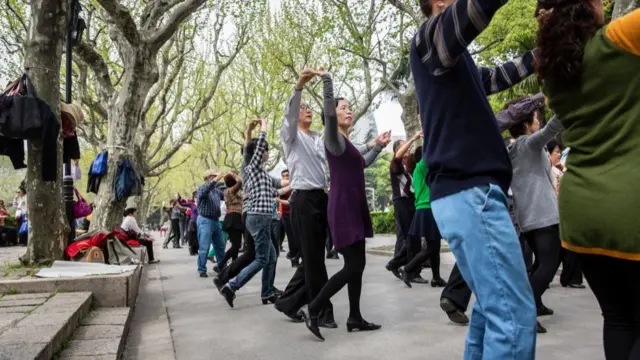 一般認為，60歲及以上老年人口佔比超過20%和30%為臨界值，將分別進入中度老齡化和重度老齡化社會。