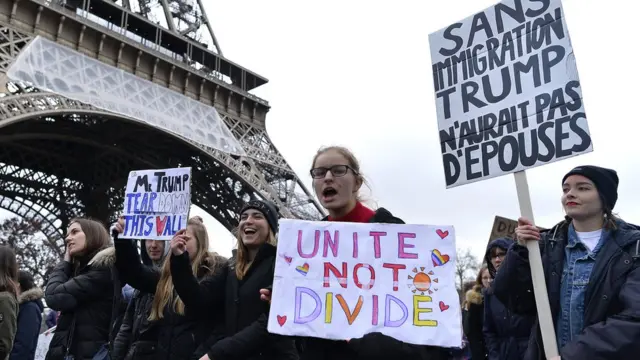 คำสั่งประธานาธิบดีสหรัฐฯ ที่ห้ามคนจาก 7 ชาติมุสลิมเข้าประเทศเป็นเวลา 90 วัน นำไปสู่การชุมนุมประท้วงไม่เพียงทั่วสหรัฐฯ ยังรวมถึงเมืองใหญ่ต่างๆ ทั่วโลก