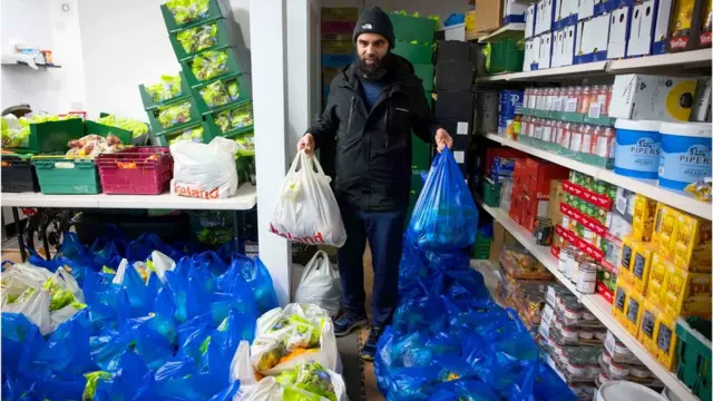 يتردد صدى شخصية فولستاف بقوة في عصر أصبح فيه الشح المزمن في المأكل والمأوى أزمة مخيفة