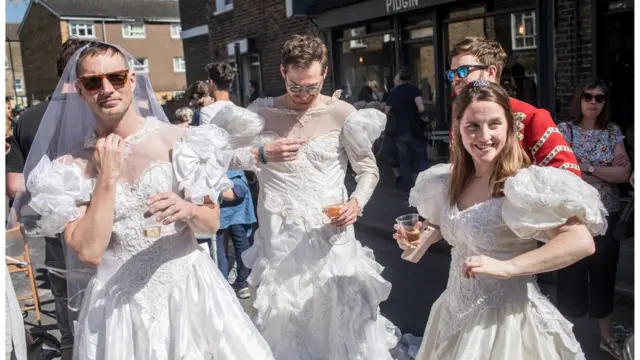 এই বিয়েকে কেন্দ্র করে নানা ধরনের আনন্দে মেতেছিলেন মানুষজন।